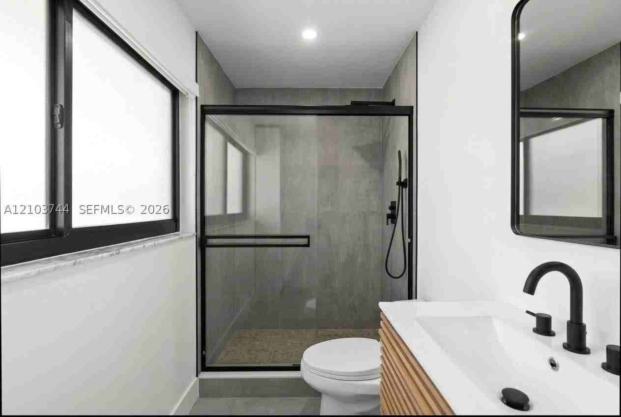 1201 N 16th Ave #0 - Photo 5 of 7