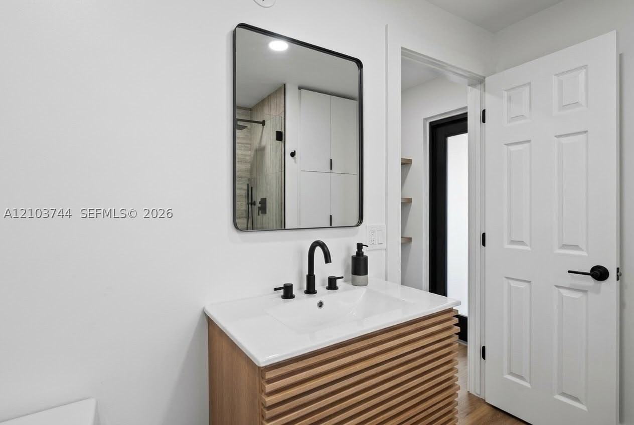 1201 N 16th Ave #0 - Photo 6 of 7