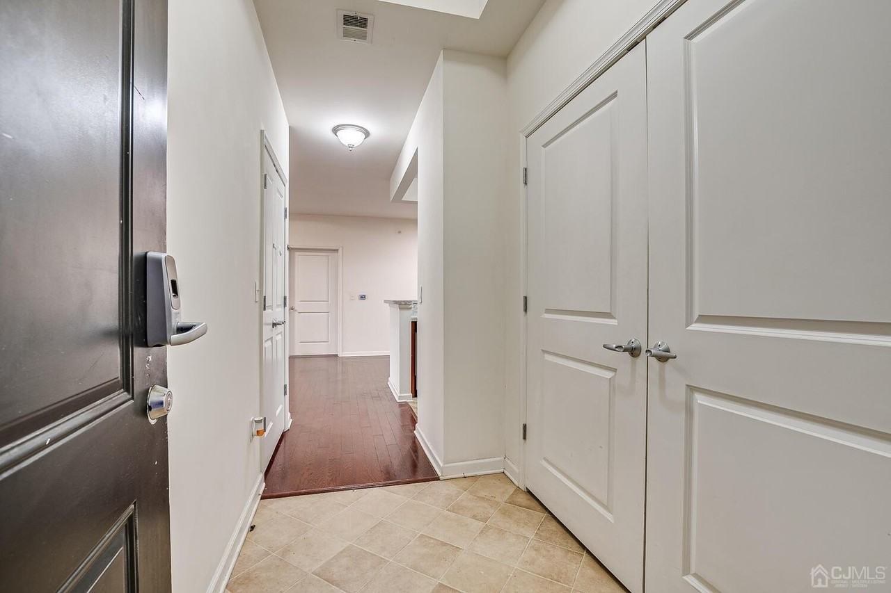 545 E Celebration Way - Photo 7 of 38