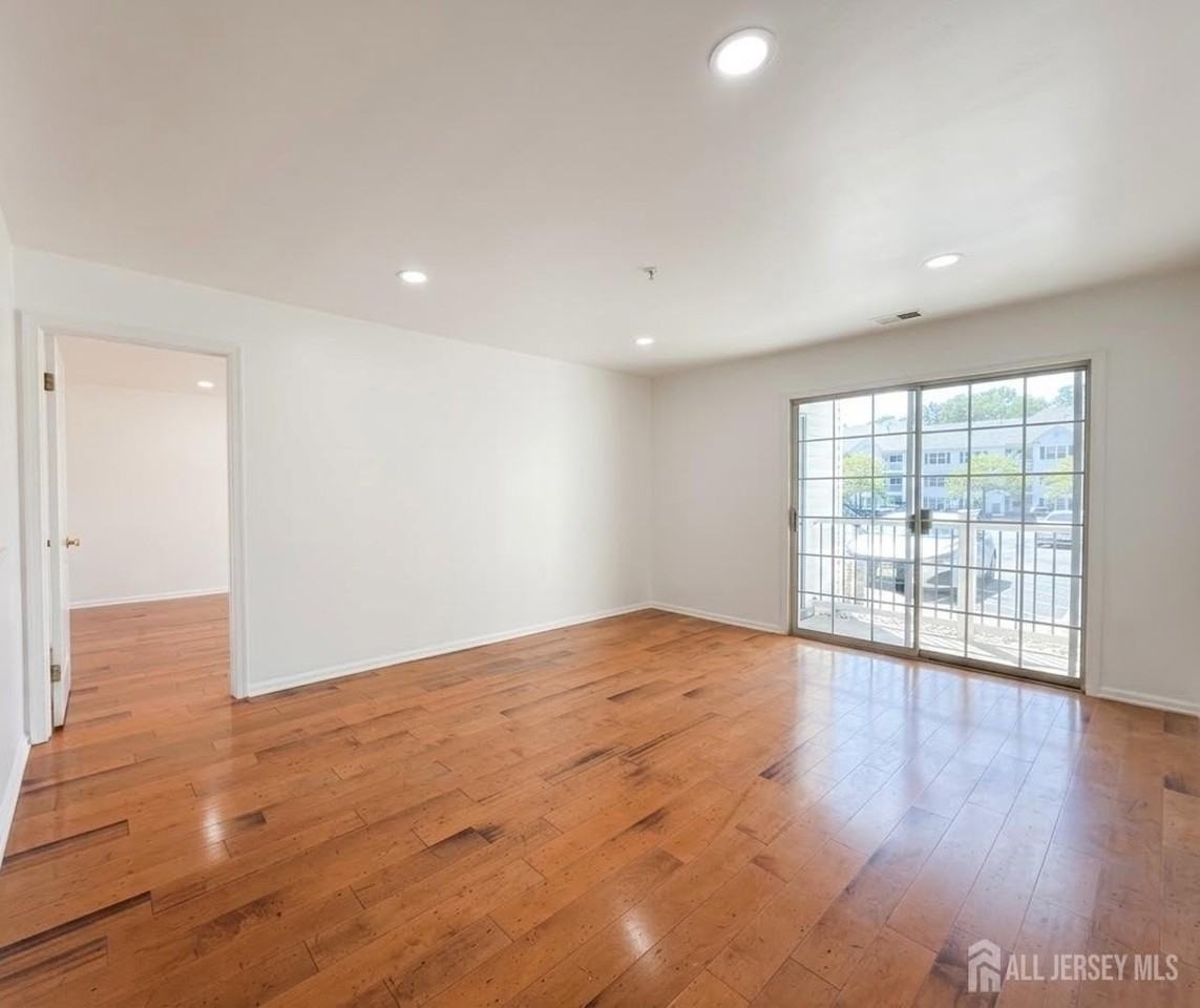 1013 Waterford Dr - Photo 4 of 24