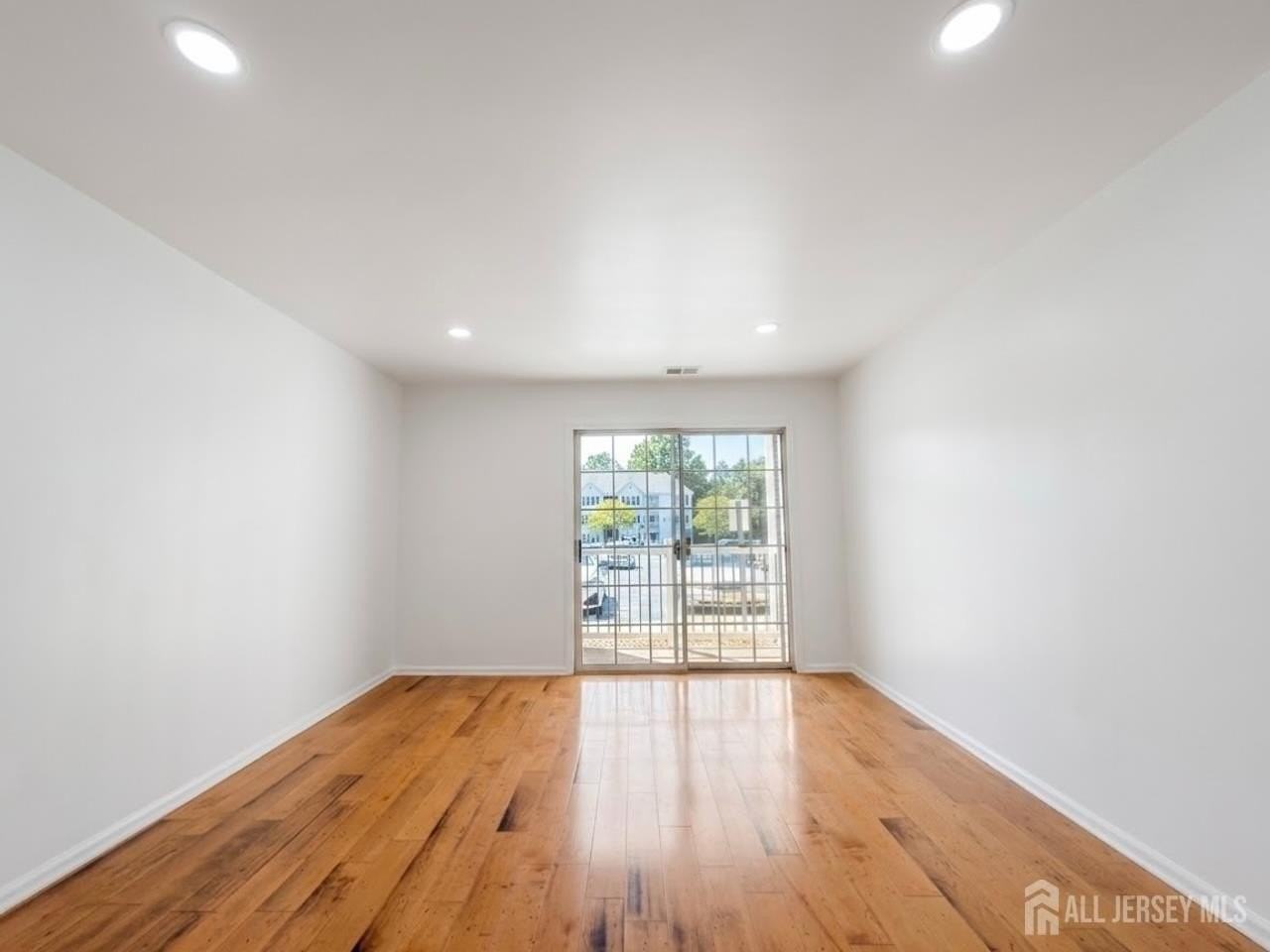 1013 Waterford Dr - Photo 5 of 24