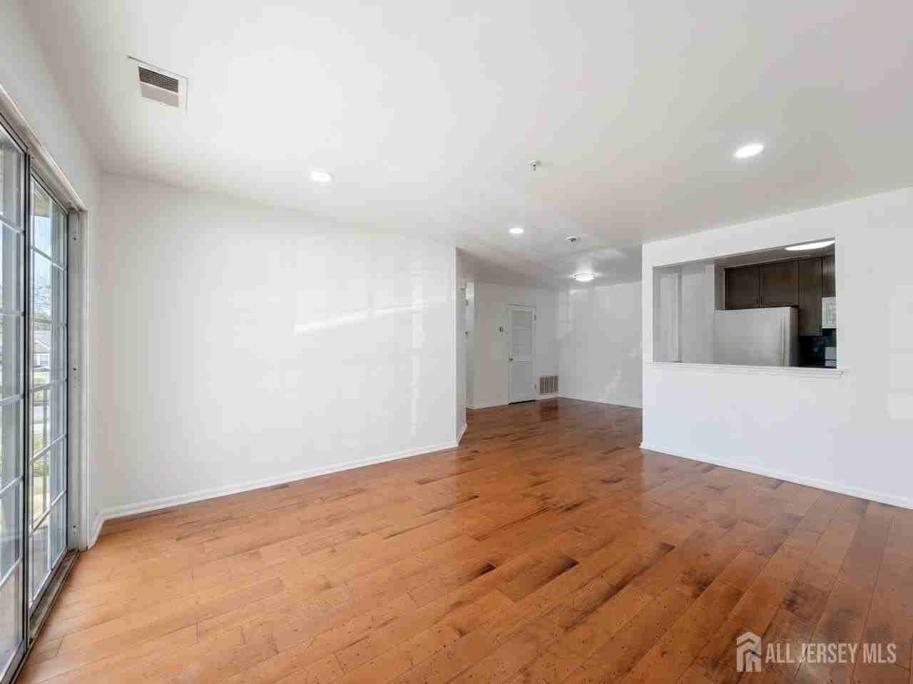 1013 Waterford Dr - Photo 6 of 24