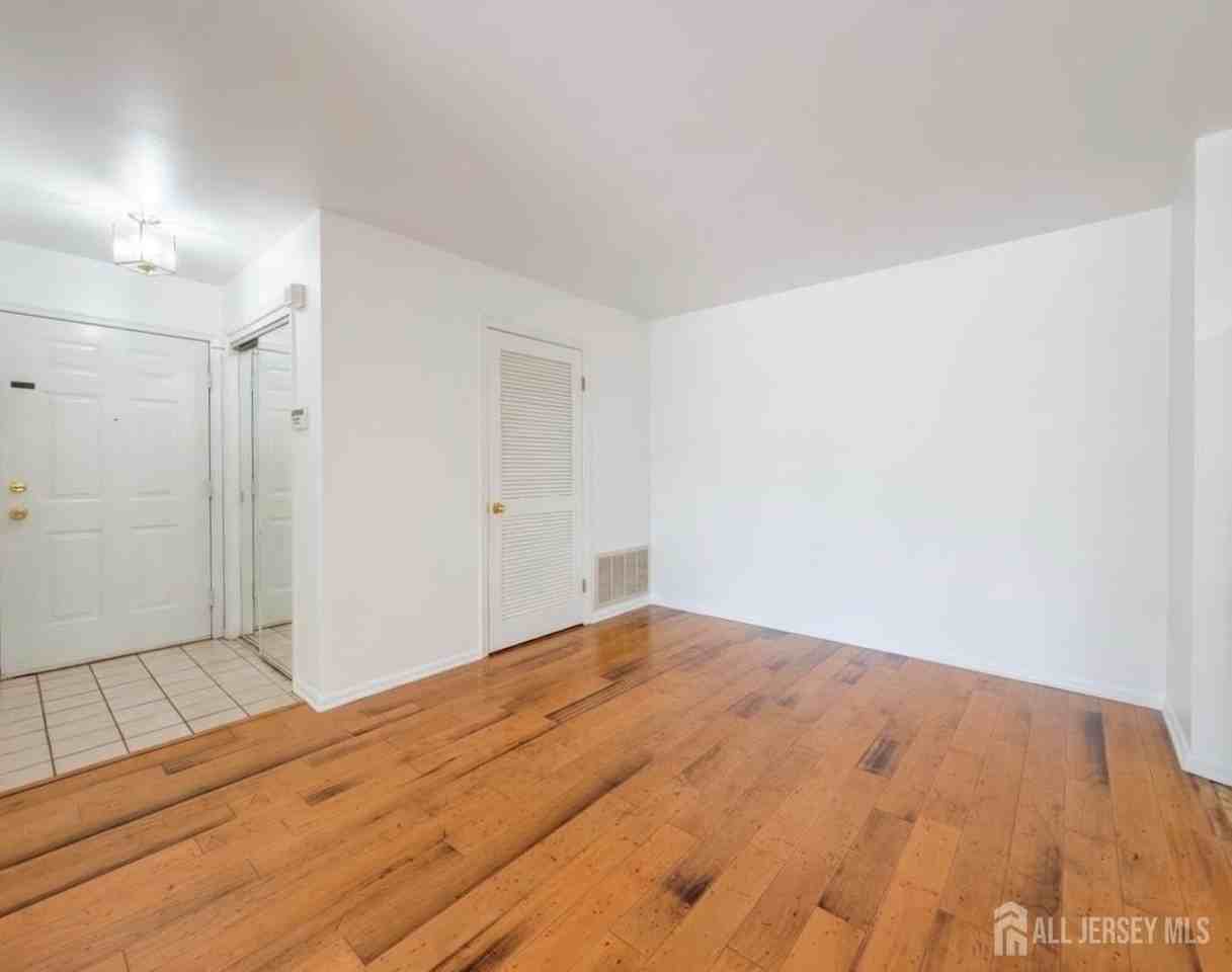 1013 Waterford Dr - Photo 7 of 24