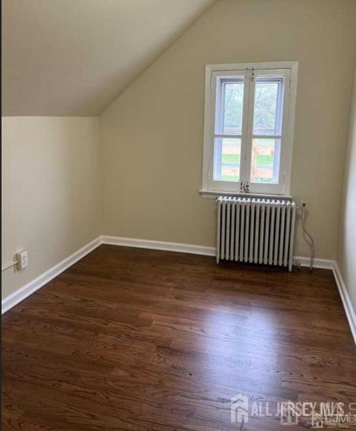1061 King Georges Post Rd - Photo 5 of 8