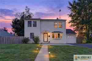 featured image of 29 Windsor Dr