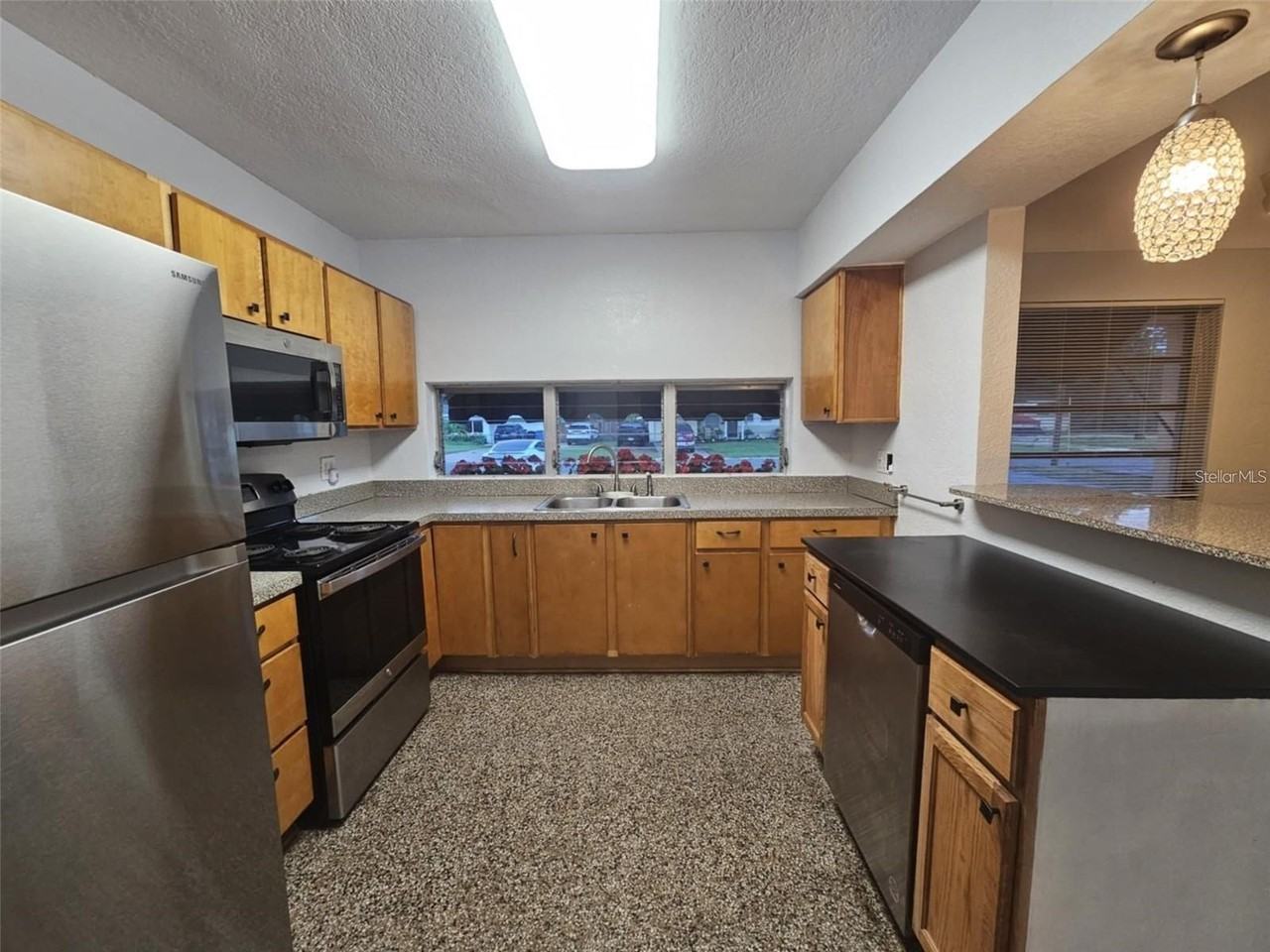 829 68th Ave S - Photo 7 of 21