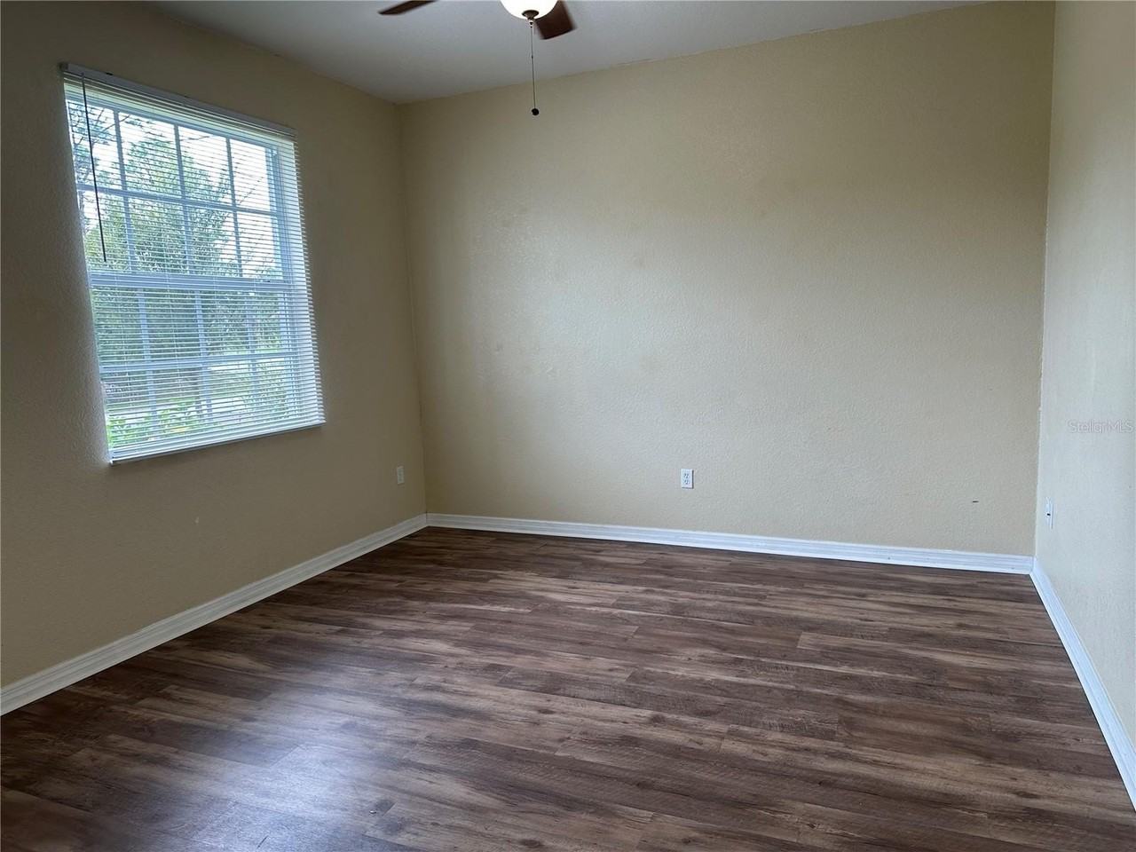 1818 Governor Ave - Photo 3 of 26