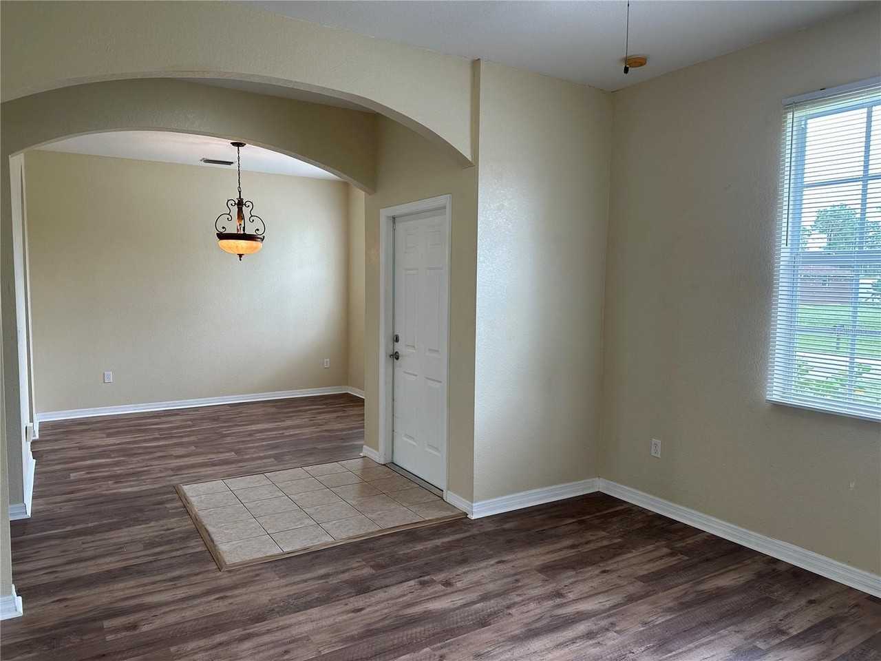 1818 Governor Ave - Photo 4 of 26