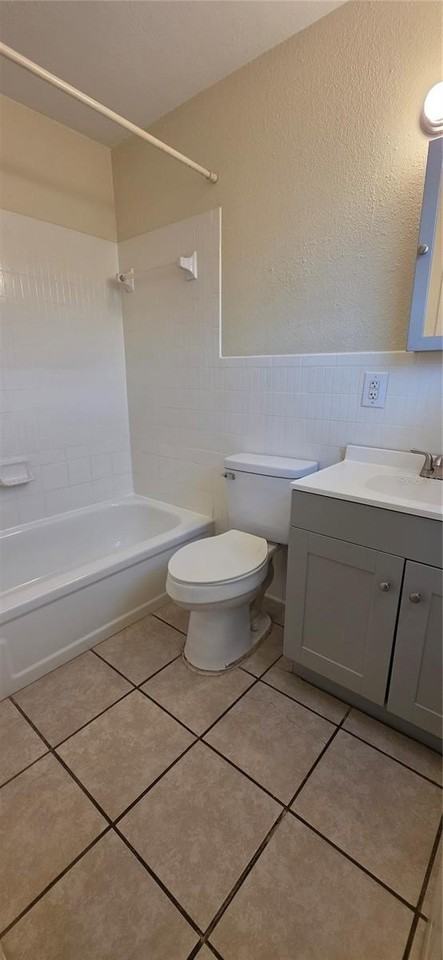 131 Avenue B Ne - Photo 7 of 8