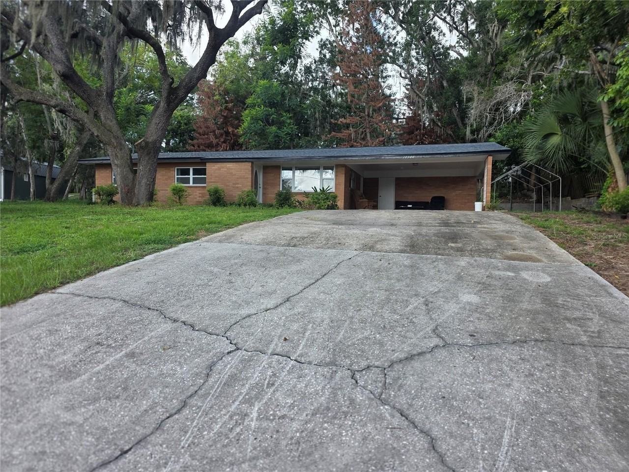 10906 Crescent Ln - Photo 3 of 22