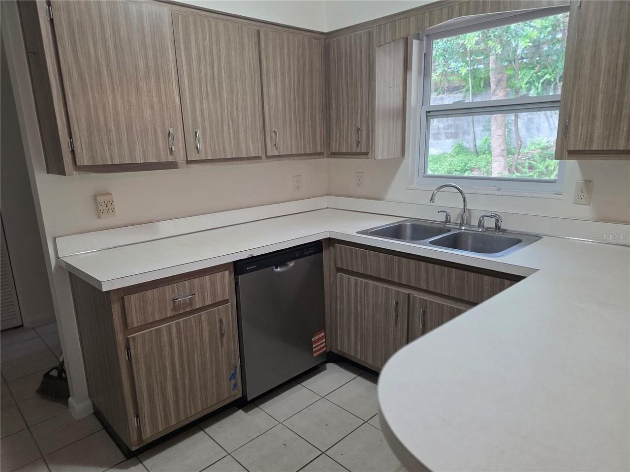10906 Crescent Ln - Photo 6 of 22