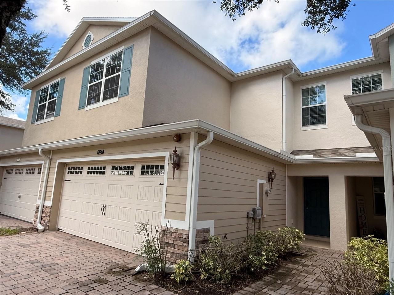 1057 Priory Cir - Photo 3 of 30