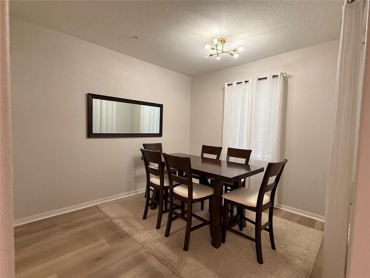 1057 Priory Cir - Photo 7 of 30
