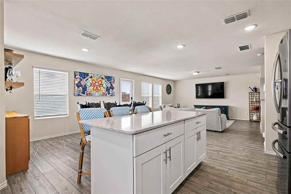 4749 Greenham Ln - Photo 6 of 28