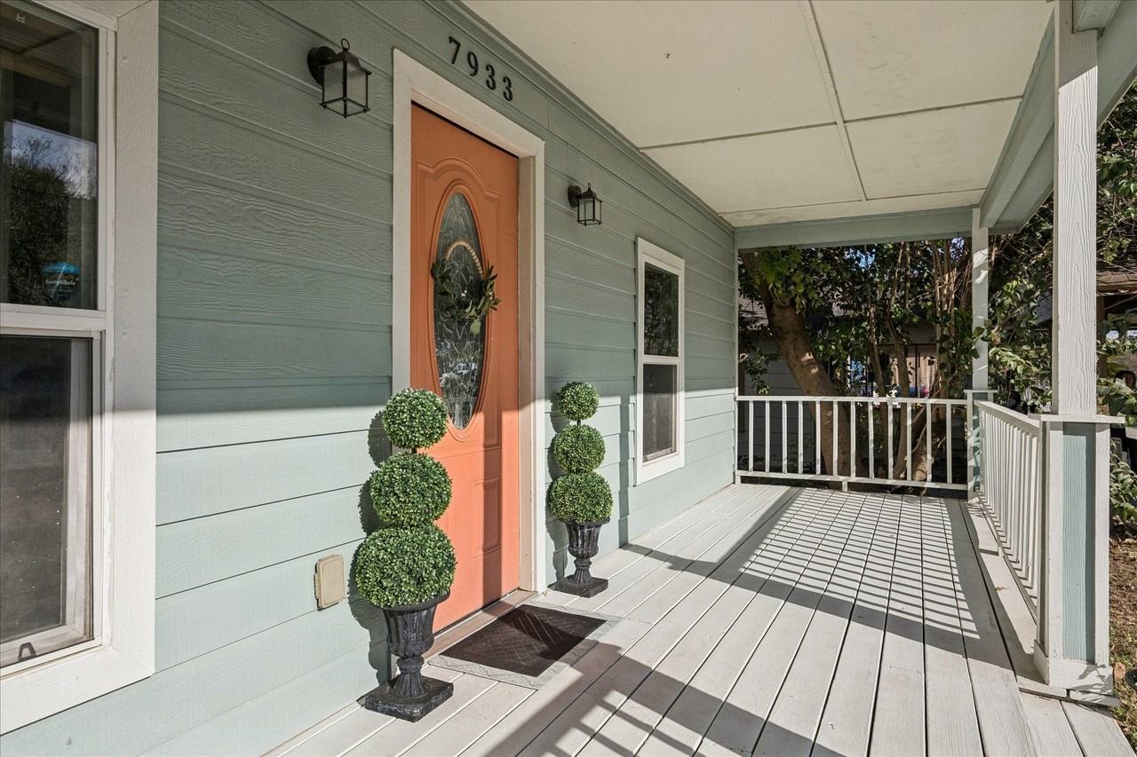 7933 Elwood St - Photo 3 of 20