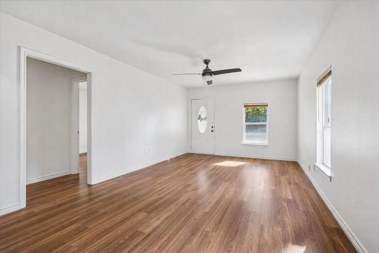 7933 Elwood St - Photo 7 of 20