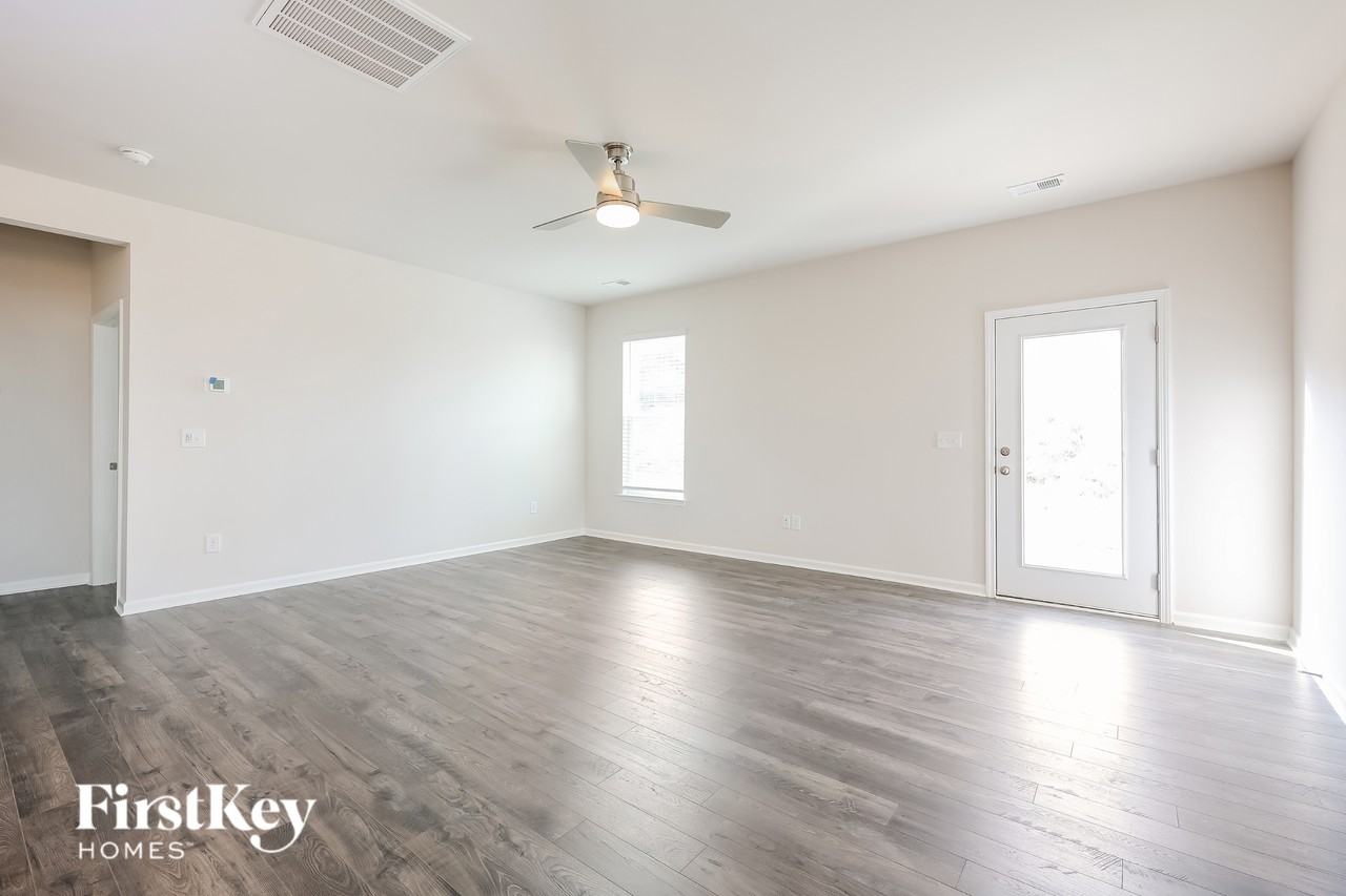 902 Birchcrest Way - Photo 3 of 16