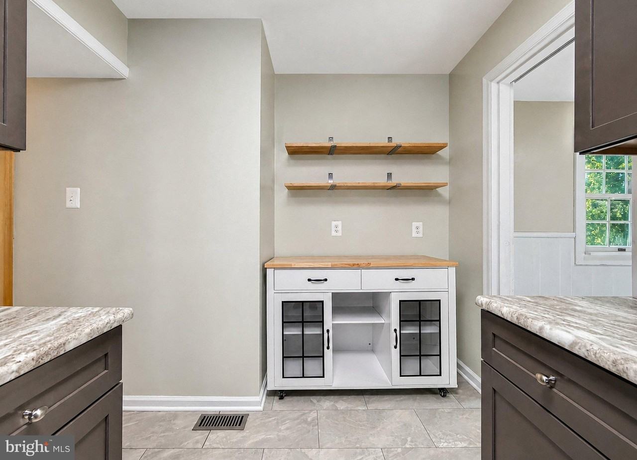 45517 Holly Rd - Photo 7 of 50