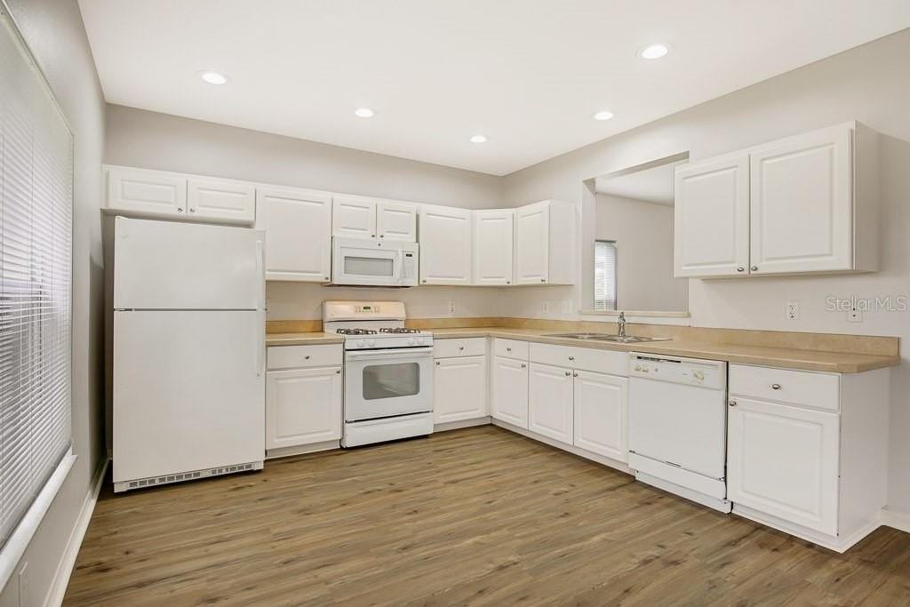 6349 Bridgecrest Dr - Photo 3 of 42