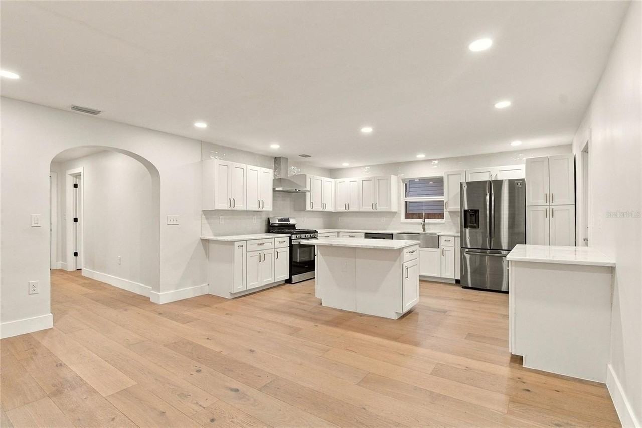 1110 12th St N - Photo 3 of 36