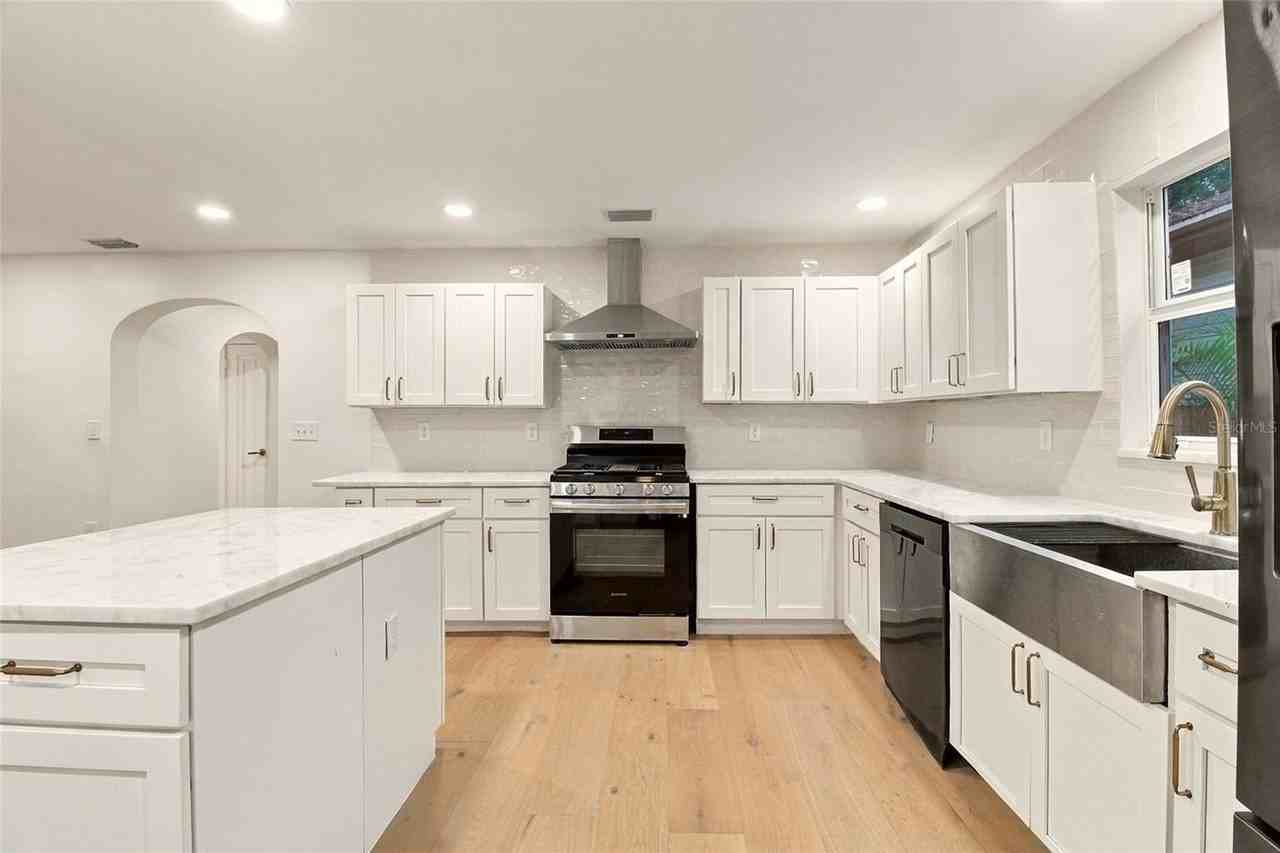 1110 12th St N - Photo 6 of 36