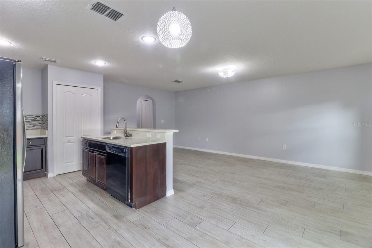 4441 Ashburn Square Dr - Photo 4 of 29