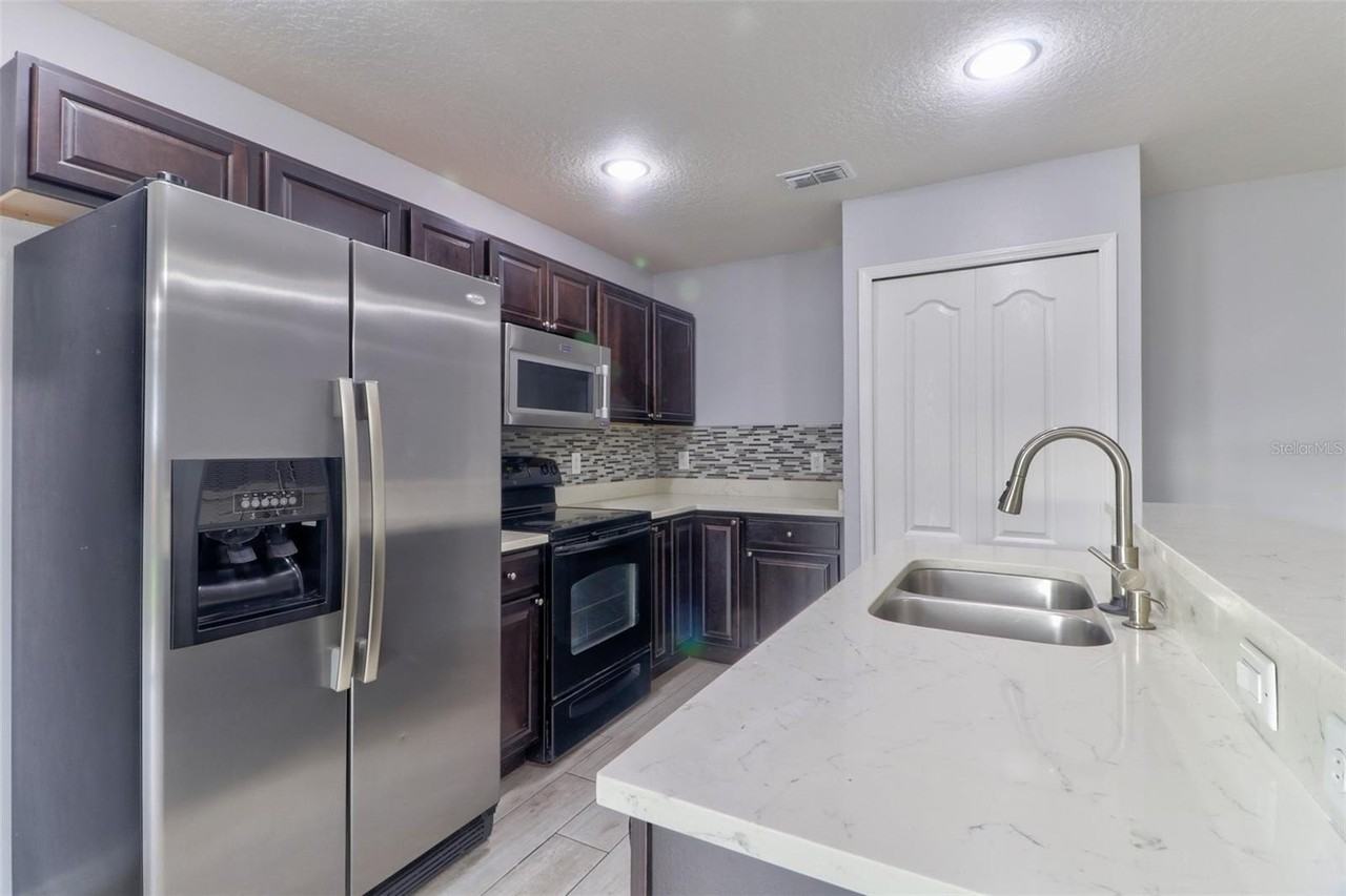 4441 Ashburn Square Dr - Photo 5 of 29