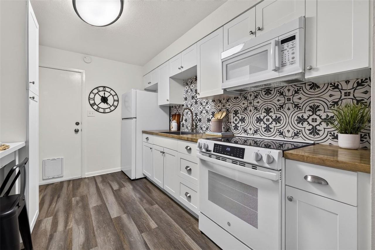 230 48th Ave N - Photo 6 of 22
