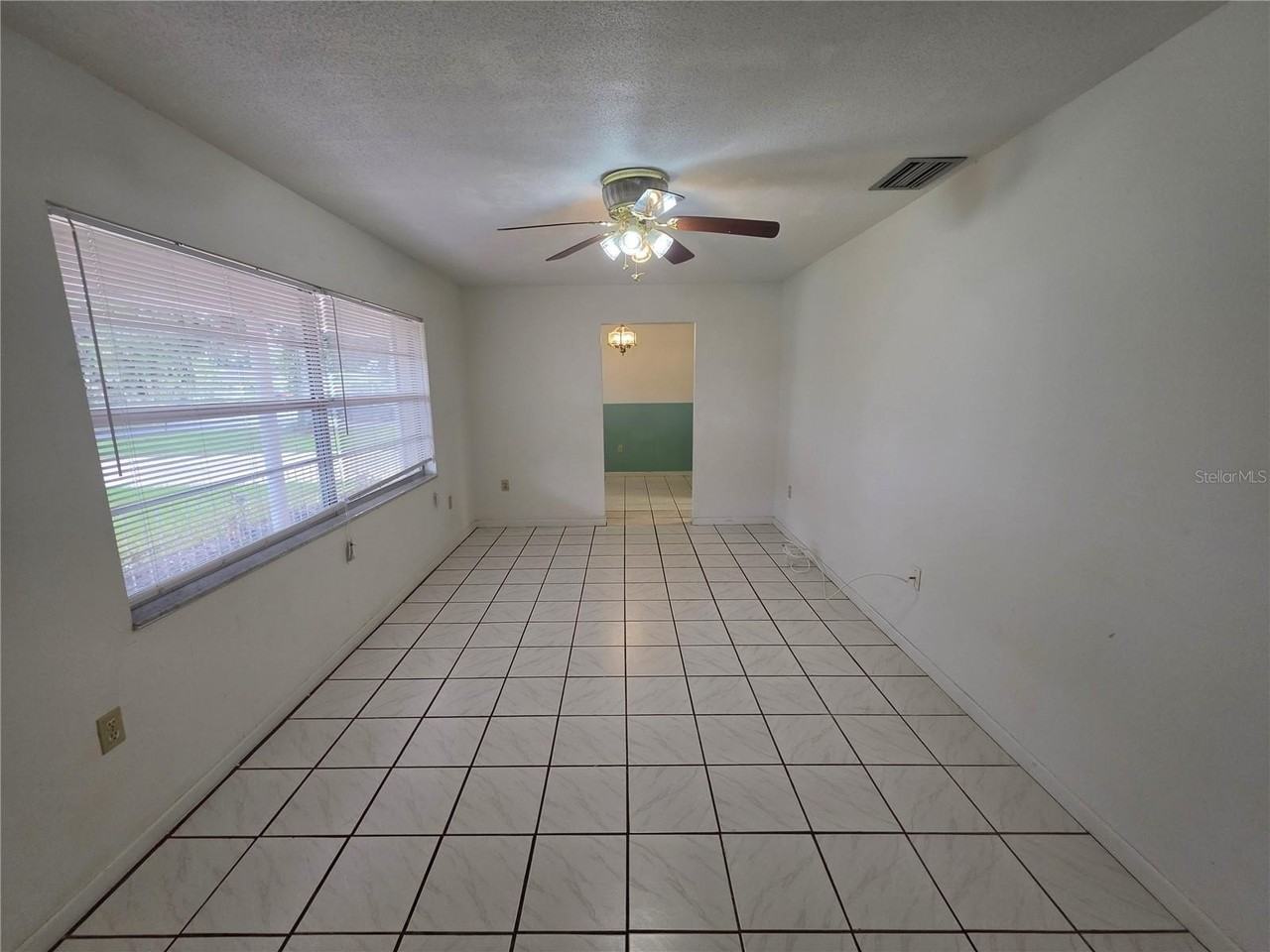 1028 Wildwood W - Photo 5 of 22