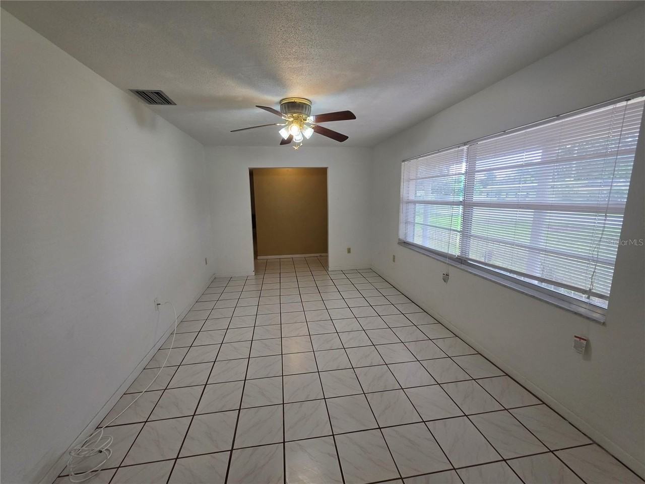 1028 Wildwood W - Photo 6 of 22