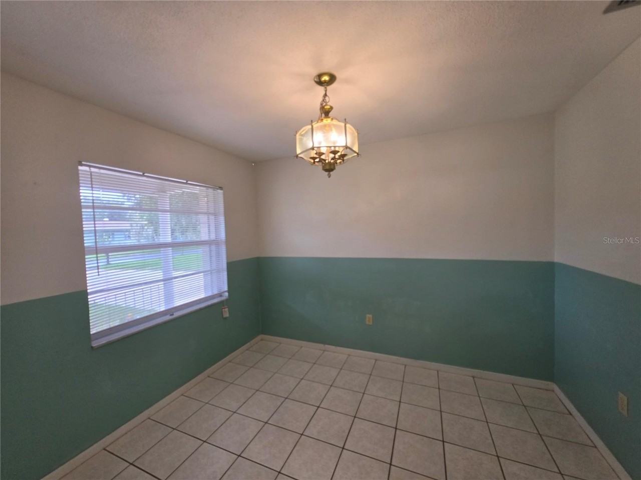 1028 Wildwood W - Photo 7 of 22