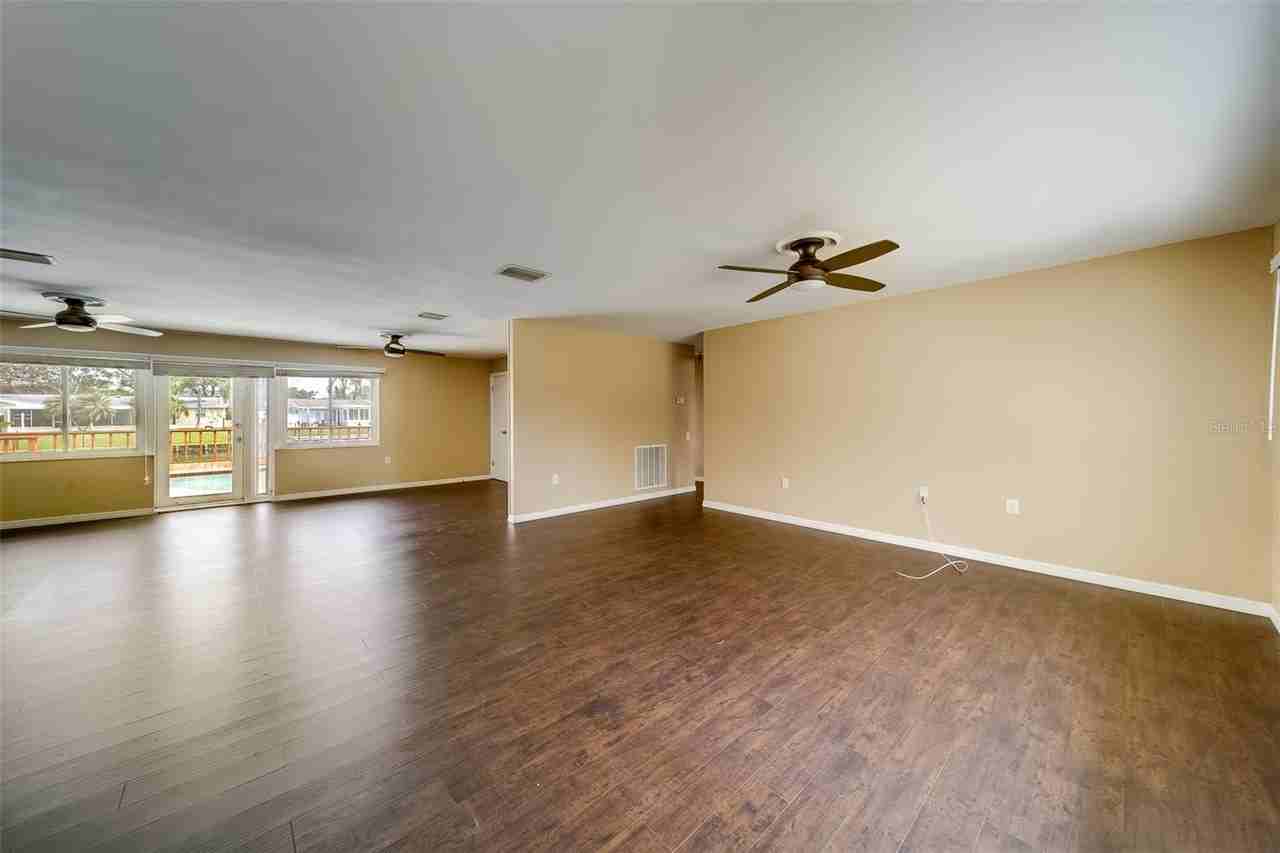 8473 121st St - Photo 3 of 48