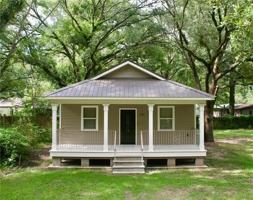 featured image of 321 E Hornsby St