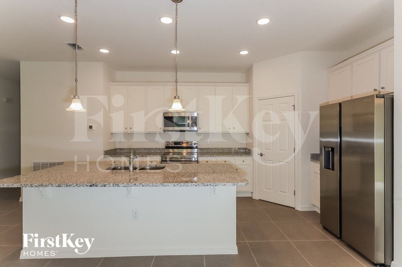 166 Windsor Reserve Dr - Photo 7 of 17