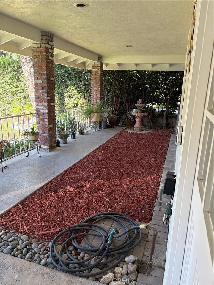 1742 La Mesa Oaks Dr - Photo 3 of 36