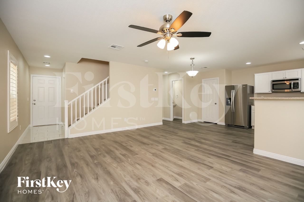 8288 Vanity Fair Ln - Photo 3 of 15