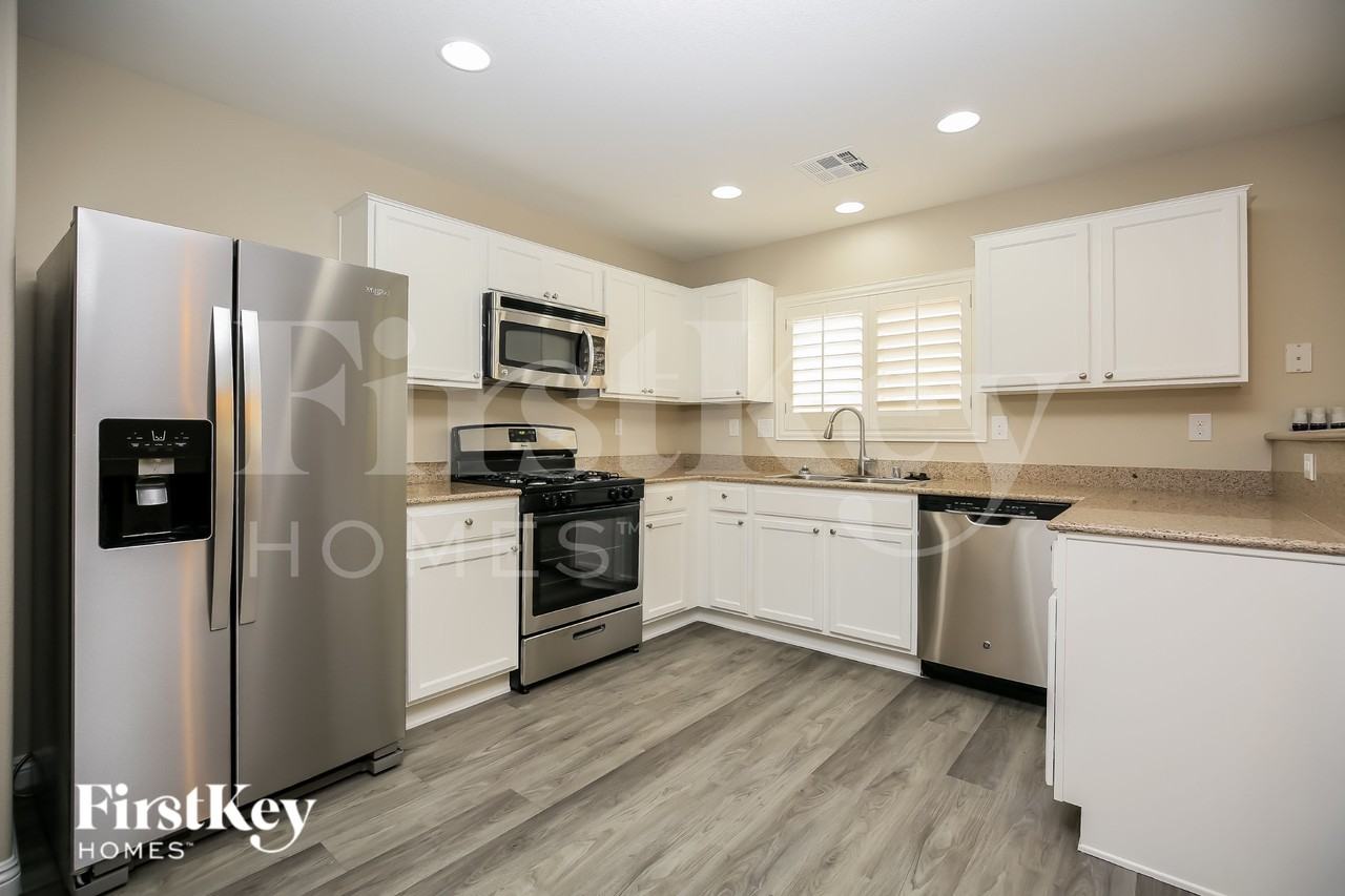 8288 Vanity Fair Ln - Photo 7 of 15