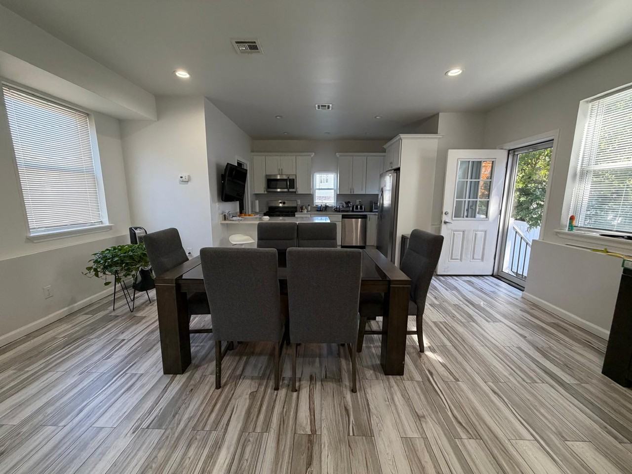 104 Niehaus Ave - Photo 3 of 8