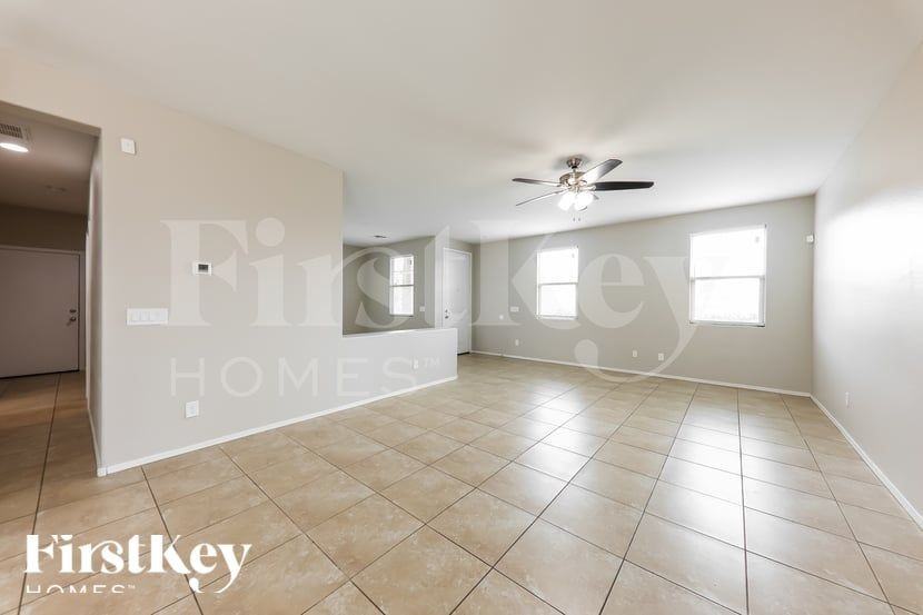 11951 W Rio Vista Ln - Photo 3 of 16
