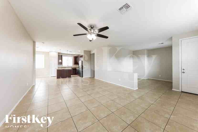 11951 W Rio Vista Ln - Photo 4 of 16