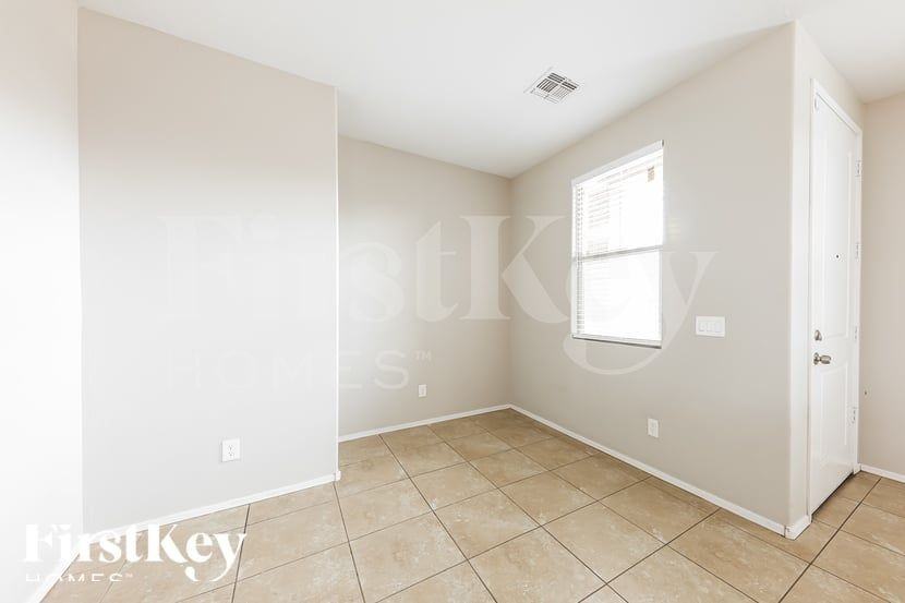 11951 W Rio Vista Ln - Photo 6 of 16