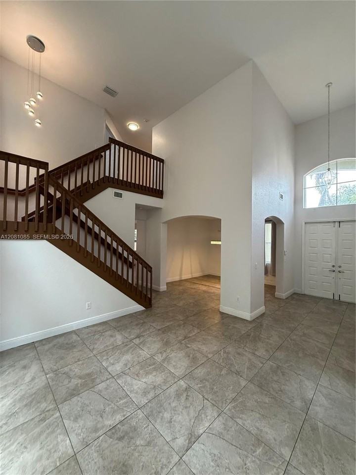 9457 Nw 47th Ter - Photo 7 of 50