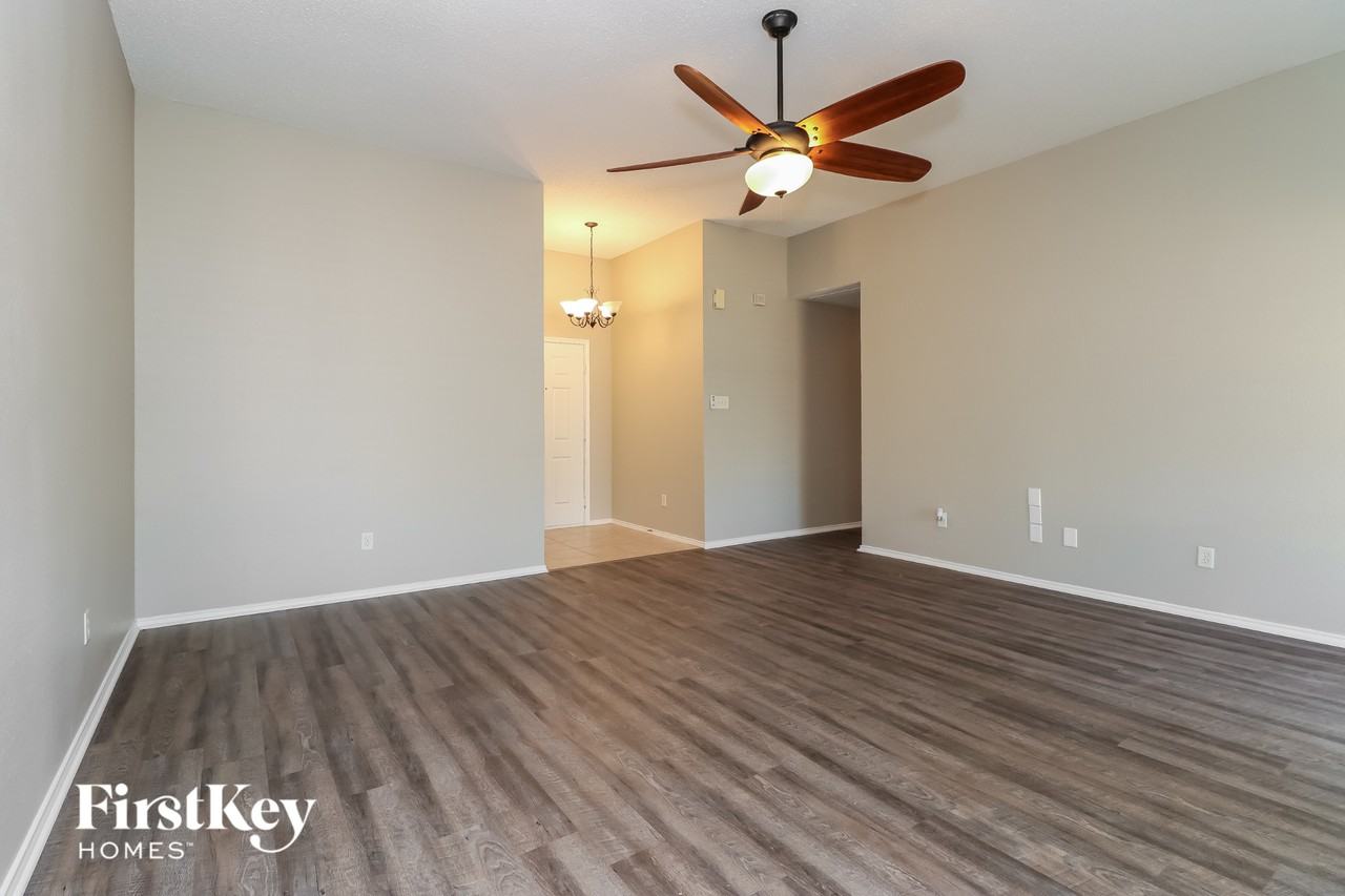 525 Brandy Ct - Photo 3 of 15