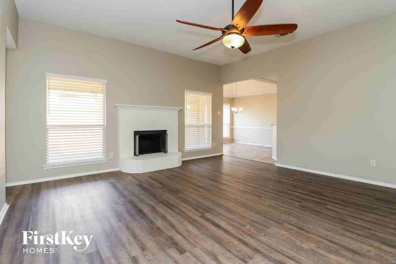 525 Brandy Ct - Photo 4 of 15