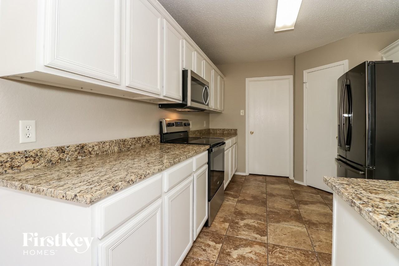 525 Brandy Ct - Photo 5 of 15