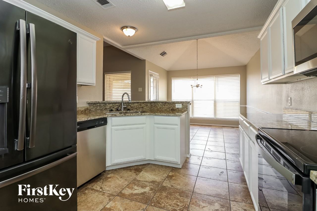 525 Brandy Ct - Photo 6 of 15