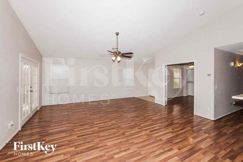 12408 W Woodland Ave - Photo 3 of 15