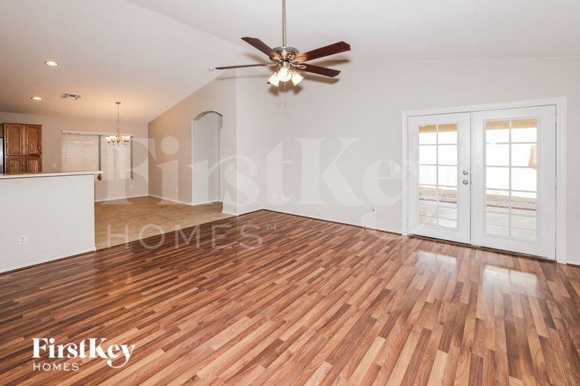 12408 W Woodland Ave - Photo 5 of 15