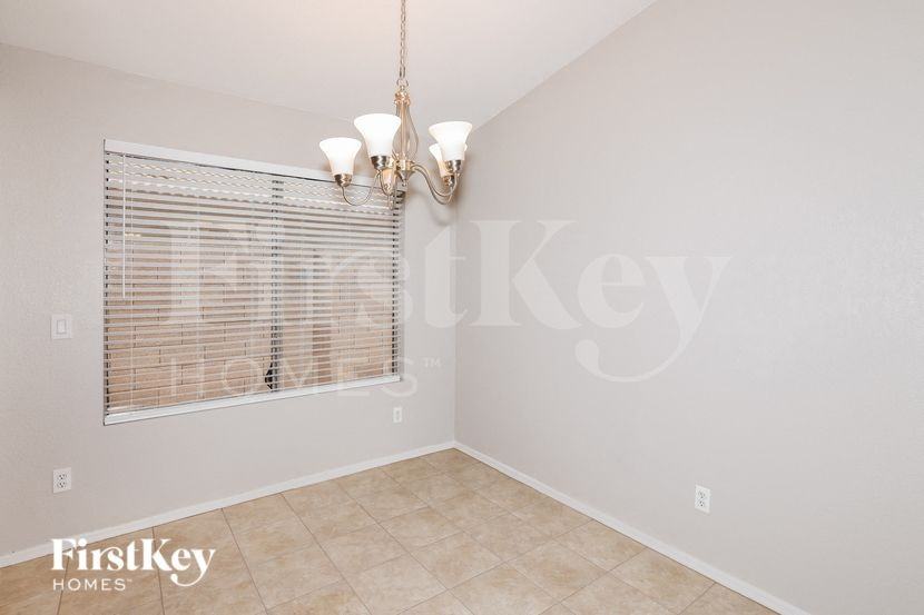 12408 W Woodland Ave - Photo 6 of 15
