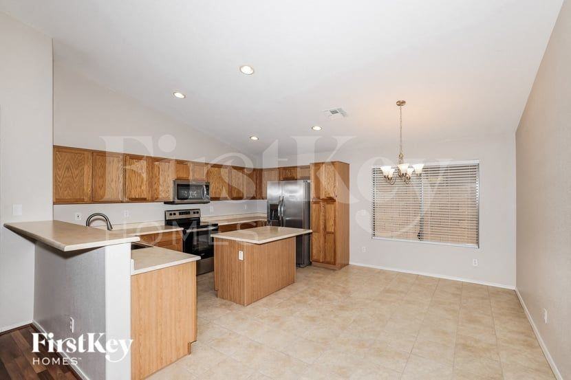 12408 W Woodland Ave - Photo 7 of 15
